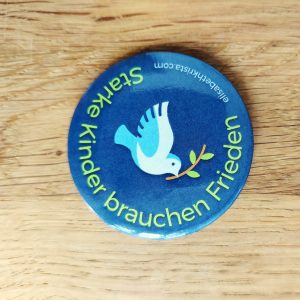 Blauer Button Friedenstaube "Starke Kinder brauchen Frieden" 5 cm